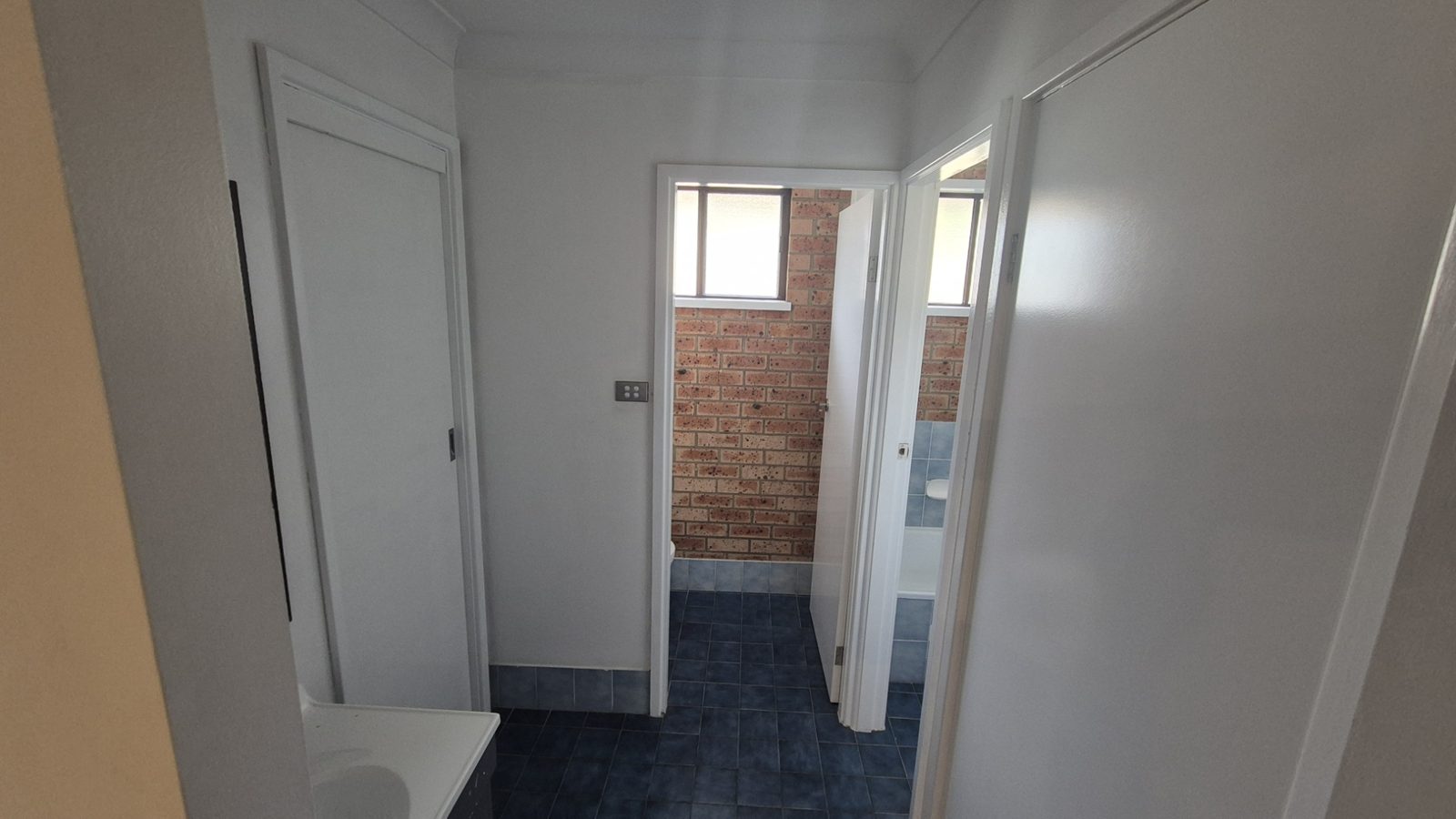 Narellan bathroom renovation, before photo of original bathroom