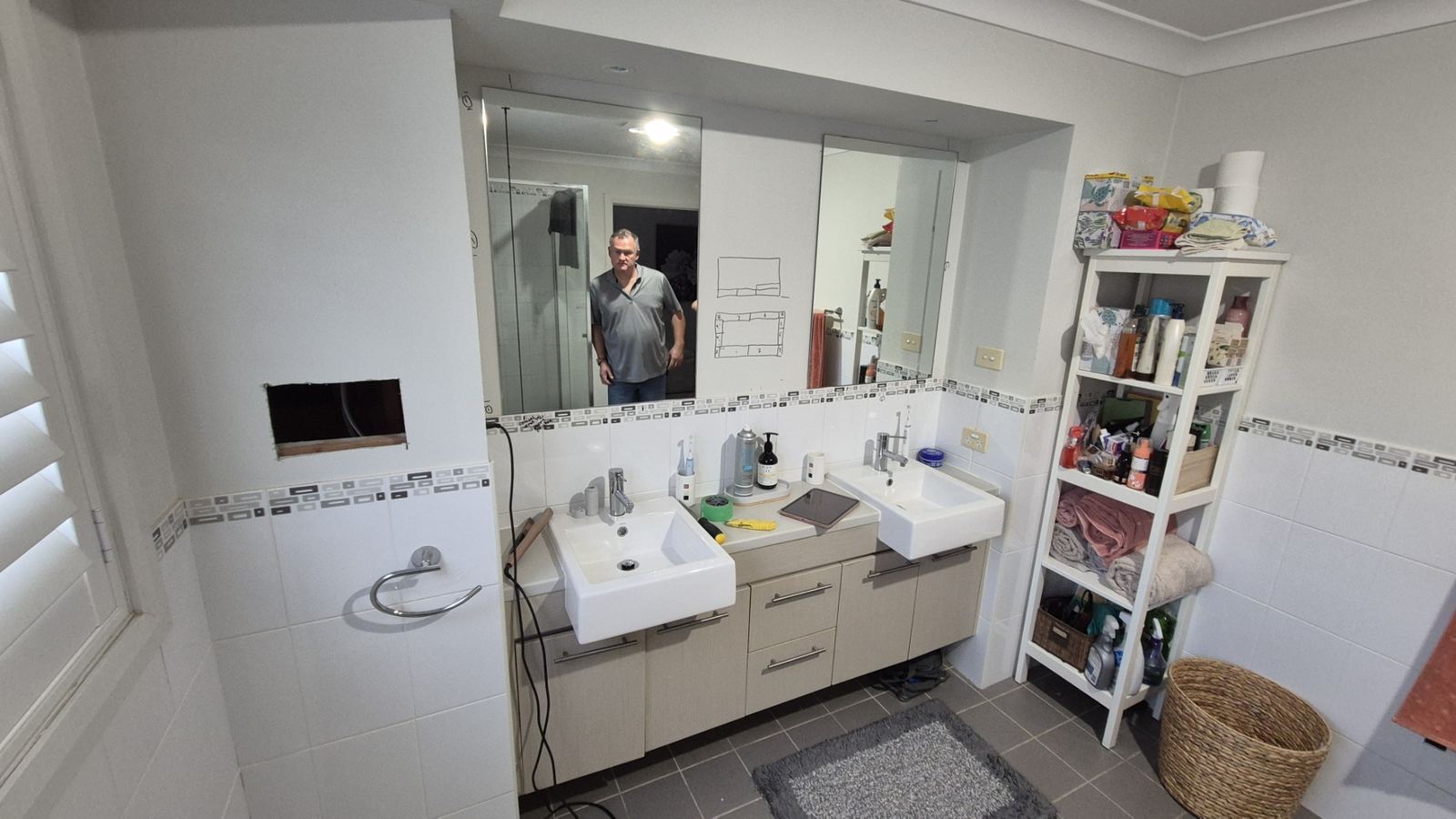 Camden ensuite renovation, before photo of original bathroom